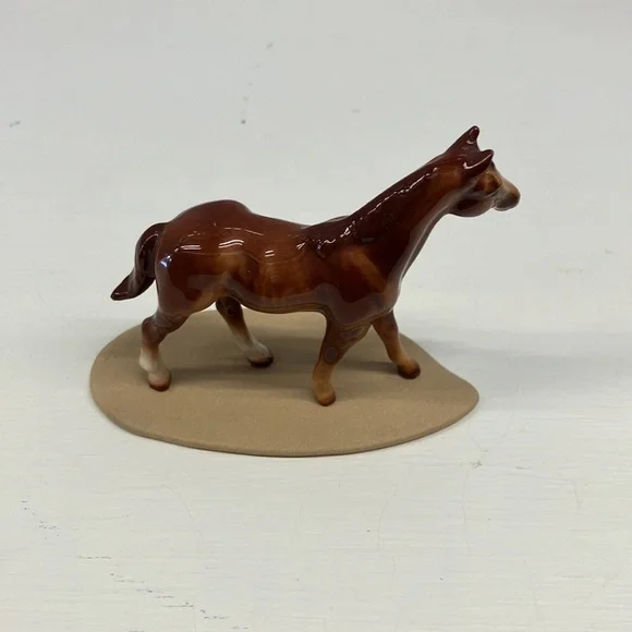 Hagen-Renaker mini horse on base Silky Sullivan vintage ceramic